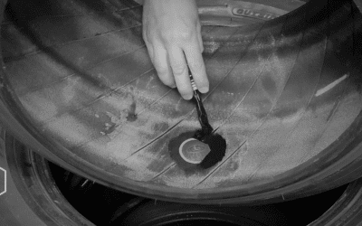 Naprawa opony – kołek czy sznurek? Co naprawdę oznacza „naprawa opony”