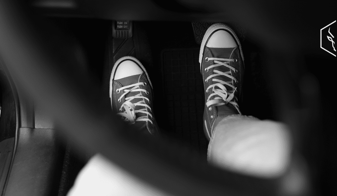 Pedał hamulca twardy jak kamień – brak wspomagania hamulców i objawy uszkodzonego serwa